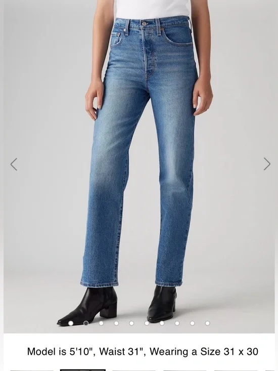 Levi’s Ribcage High-Rise Straight Ankle Jeans in Medium Blue - Picture 2 of 11